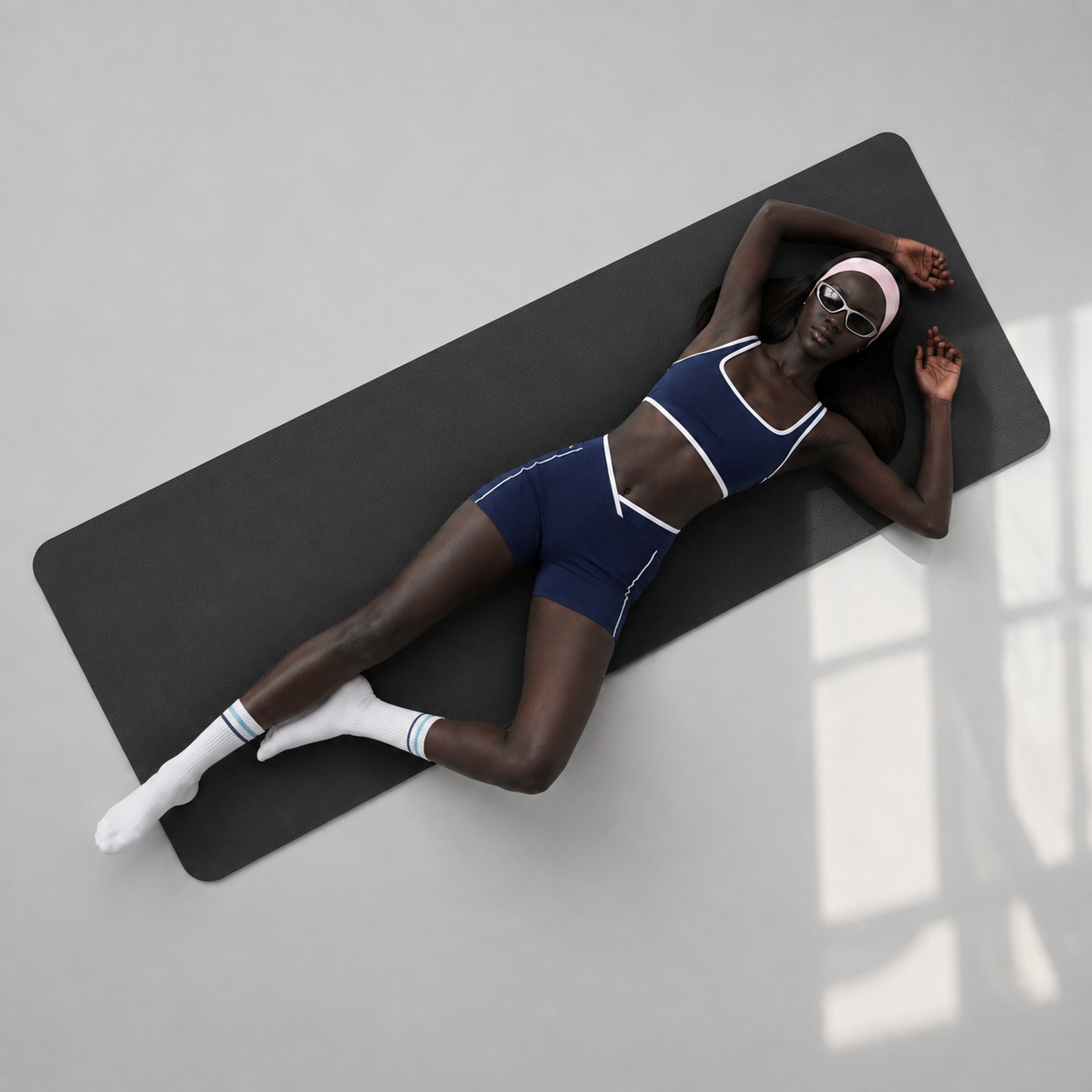 Black - flat lay top view
Black - rolled up
