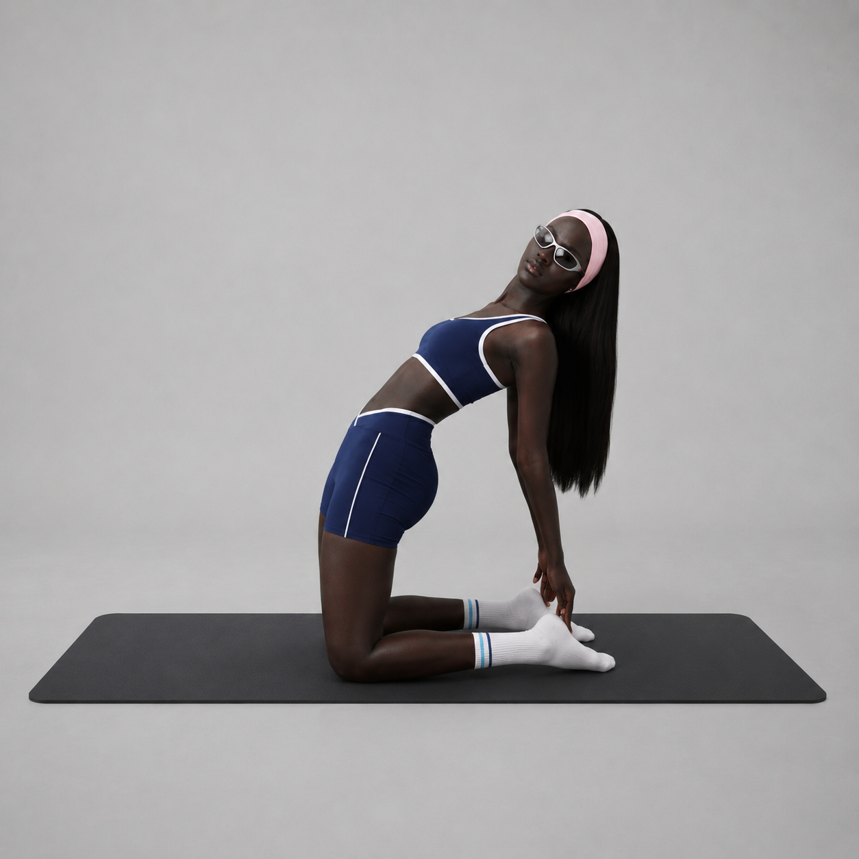 Black - hero front angle
