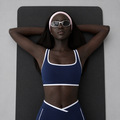 Black - lifestyle shot 3